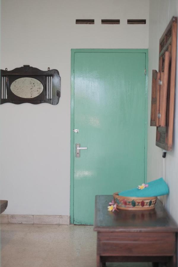 Abrakadabra 747 Apartment Джокякарта Екстериор снимка